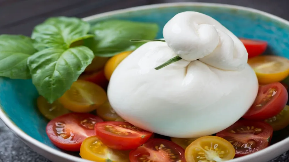 Burrata Peyniri Nedir? İtalyan Mutfağının Kremsi Lezzeti Sofralarda