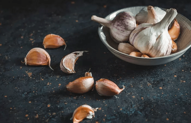 Fordyce Lekelerini (Dudaklardaki Beyaz Lekeleri) Tedavi Etmek İçin 6 Ev Çözümü