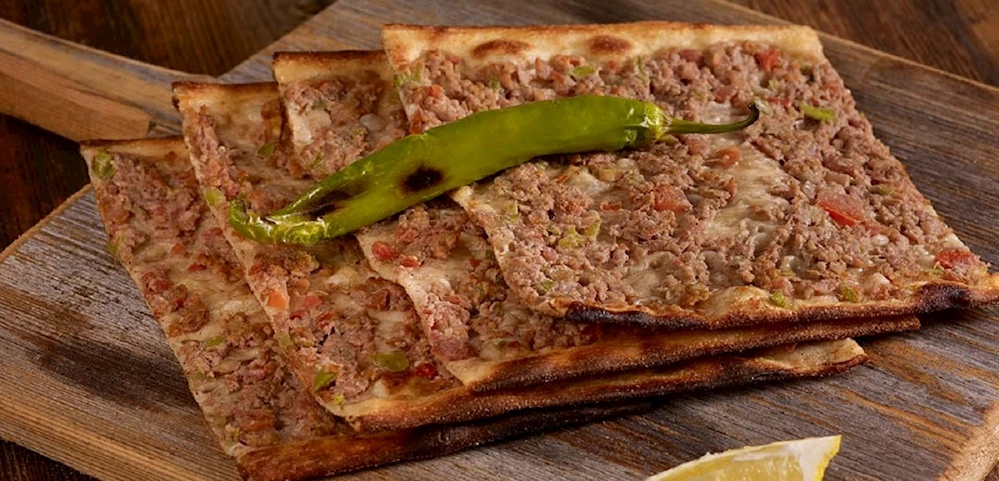 Evde Lezzetli Etli Ekmek Yapımı
