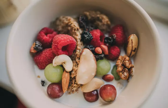 Siyah Kuru Üzümün Cilde Saça Ve Sağlığınız İçin 8 İnanılmaz Faydası