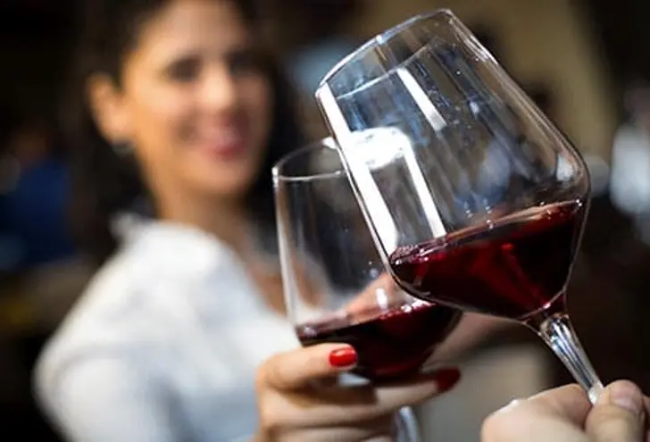 Diyabet ve Alkol: Güvenli İçki İçin 9 Hayati Bilgi Diyabet ve Alkol: Güvenli İçki İçin 9 Hayati Bilgi