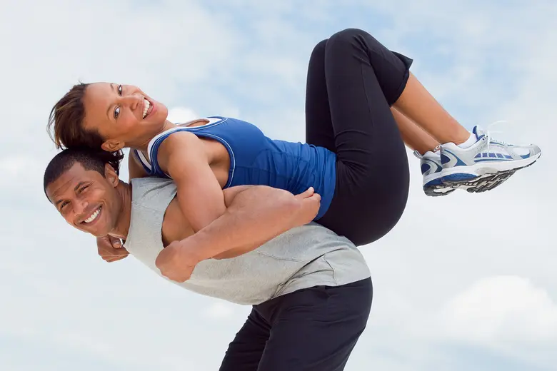 Spor Salonuna Gerek Yok: Evde Vücut Ağırlığıyla Forma Girin Spor Salonuna Gerek Yok: Evde Vücut Ağırlığıyla Forma Girin