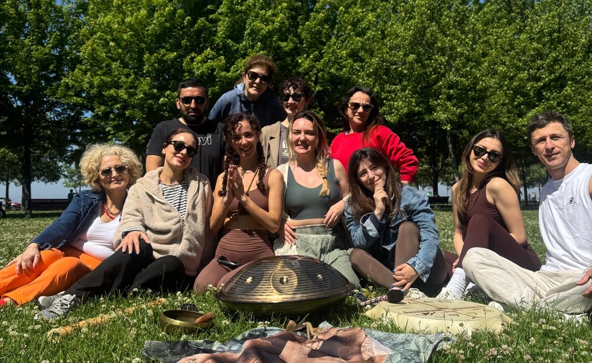 Ritimle Şifa ve Yaratıcılık: Tuğçe Gürel’den 4 Haftalık Online Handpan Başlangıç Eğitimi Ritimle Şifa ve Yaratıcılık: Tuğçe Gürel’den 4 Haftalık Online Handpan Başlangıç Eğitimi