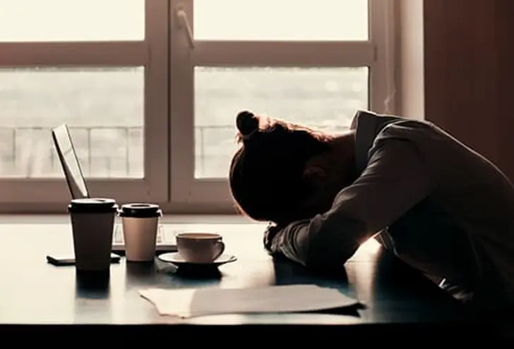 Uykusuz Bir Gecenin Ardından Uykusuz Bir Gecenin Ardından